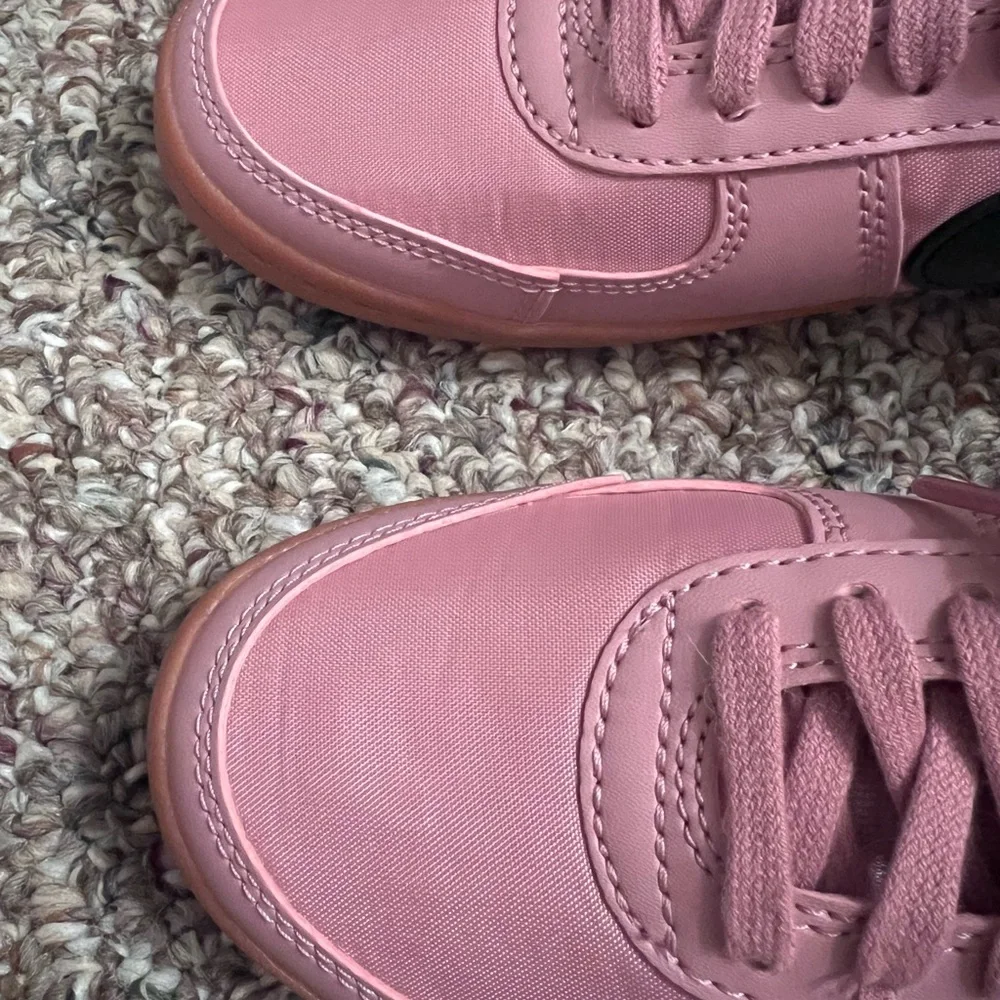 Brand new !!! Nike Women's Pink Sneakers - Picture 9 of 9